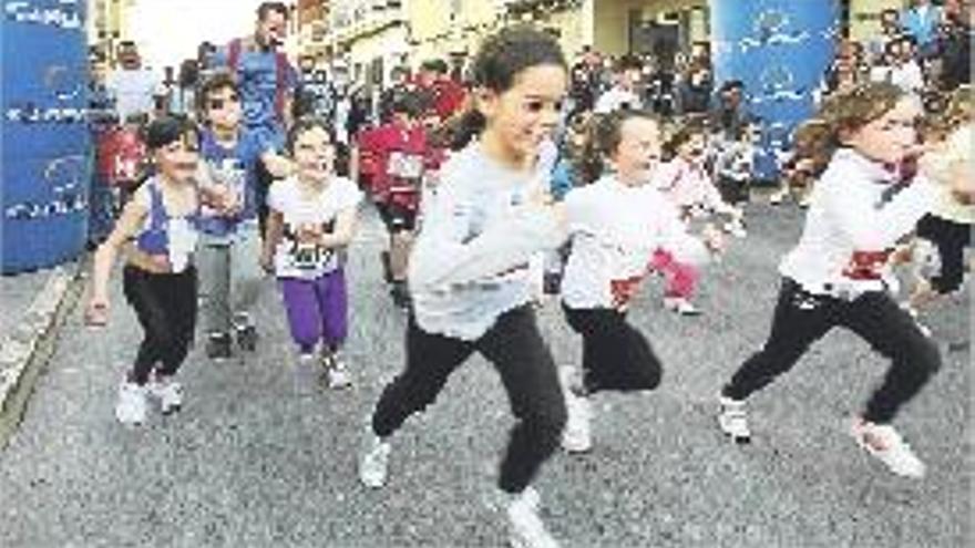 El I Maratón Solidario reúne a 700 corredores