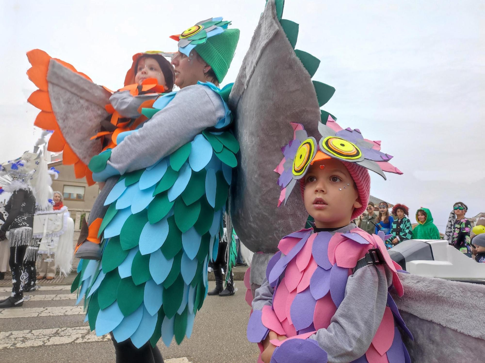 En imágenes: Las calles de Tapia se llenan para ver su vistoso desfile de Carnaval