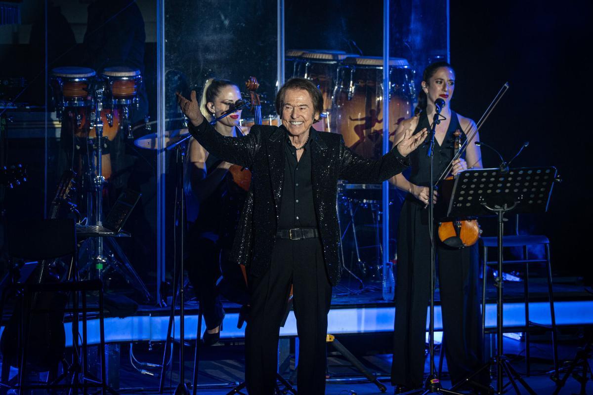 Concierto de Raphael dentro del ciclo Les Nits Occident, celebrado en los Jardins del Palau de Pedralbes de Barcelona