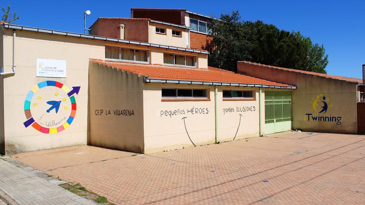 La fachada del colegio La Villarina.