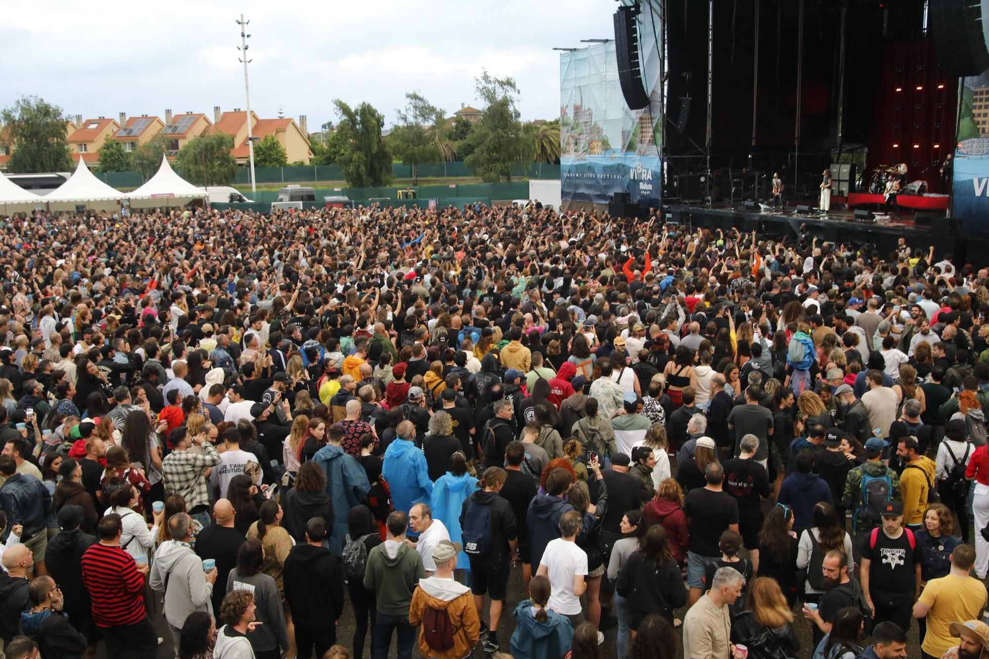 EN IMÁGENES: Gran éxito del Tsunami con "Bad Religion" como gran gancho