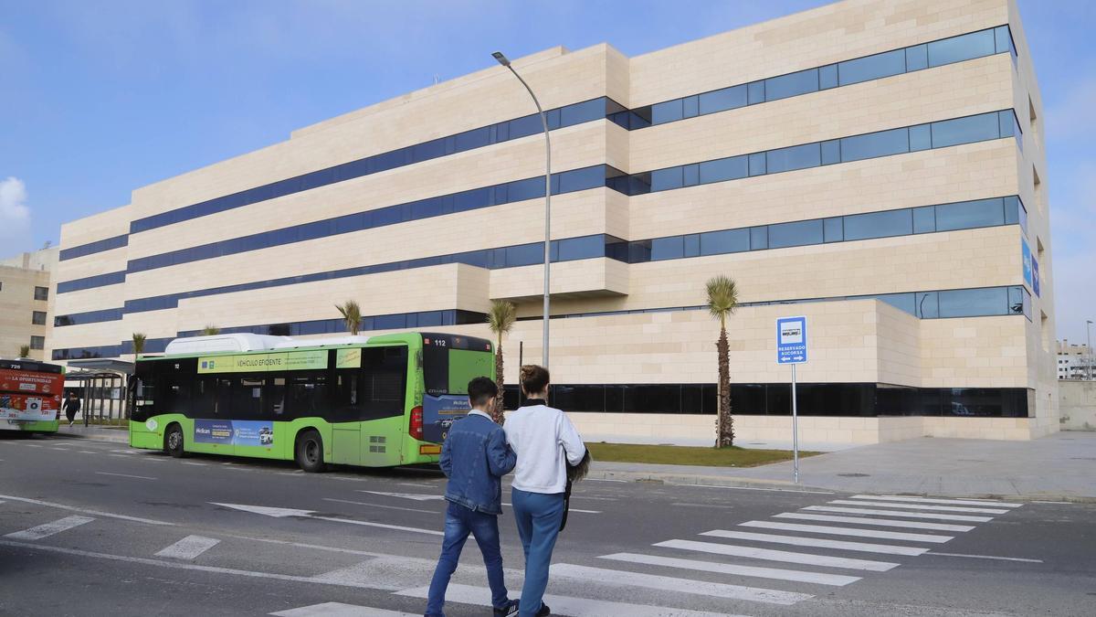Nuevo edificio de consultas externas del Materno Infantil del hospital Reina Sofía.