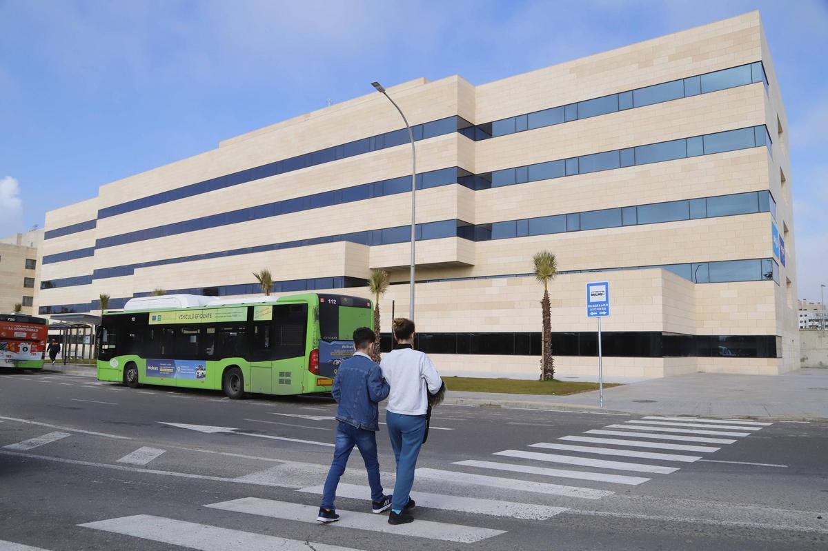 Nuevo edificio de consultas externas del Materno Infantil del hospital Reina Sofía.