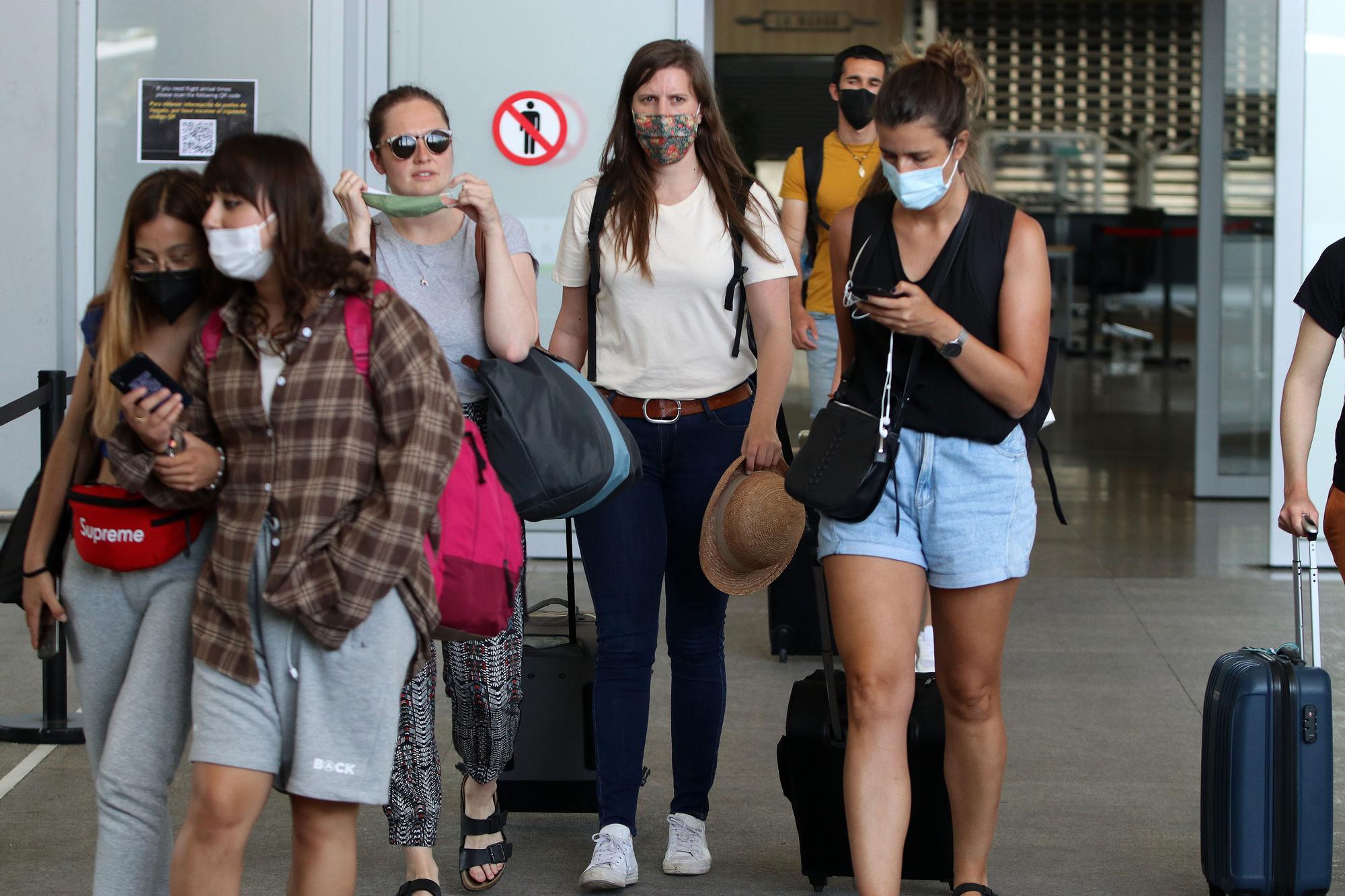 Llegada de turistas al aeropuerto de Málaga, el primer día de las vacaciones de verano de 2021