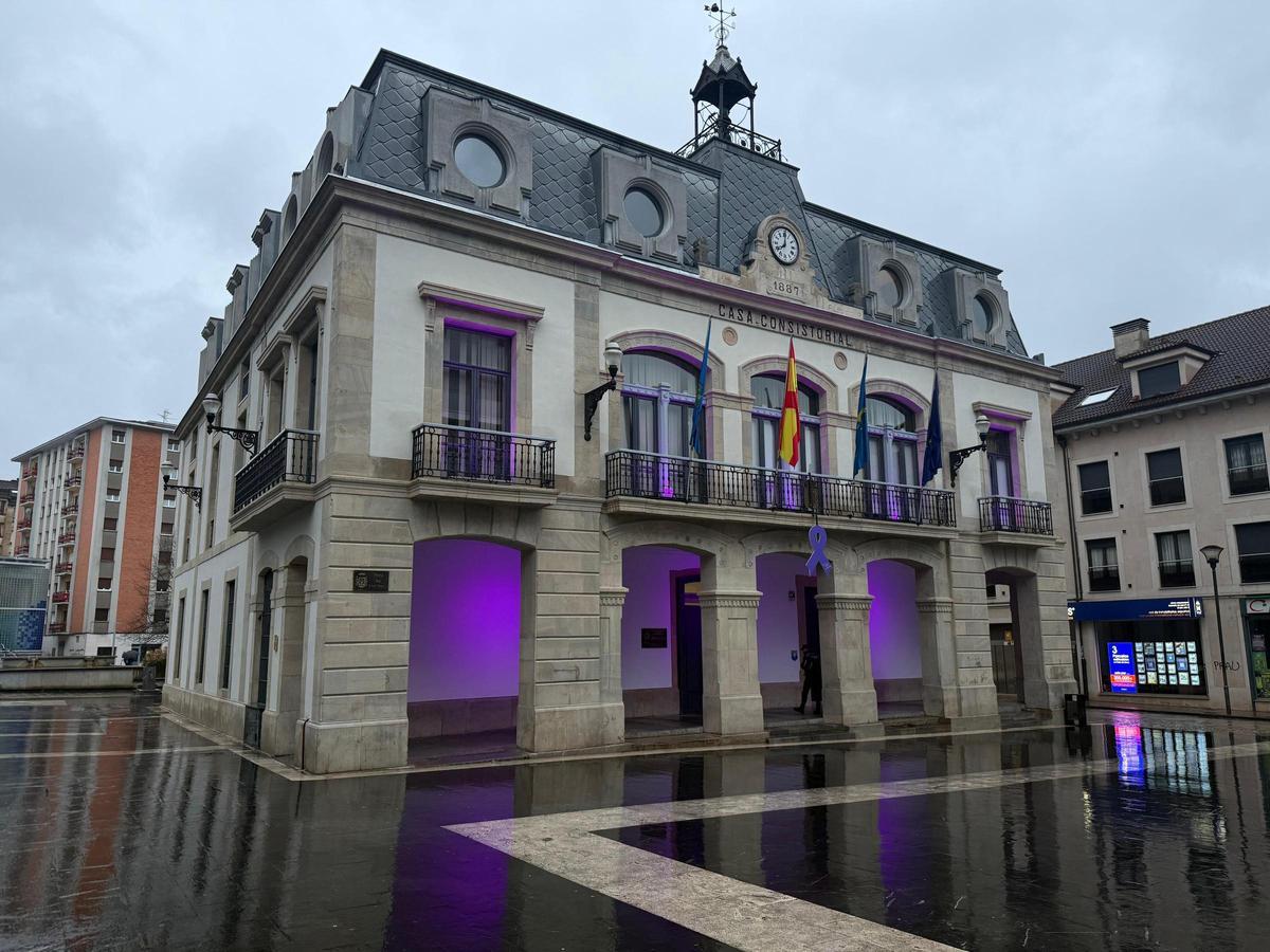La Casa Consistorial, iluminada.