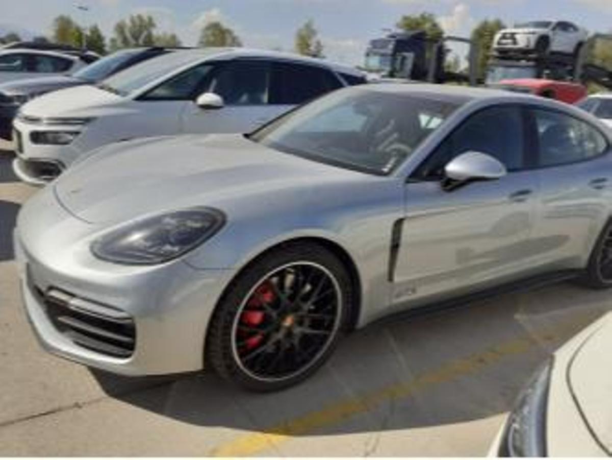 Este Porsche Panamera fue adjudicado por 92.000 euros en una subasta online