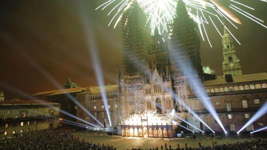 La pirotecnia con innovaciones brilla en las Festas do Apóstolo de Santiago