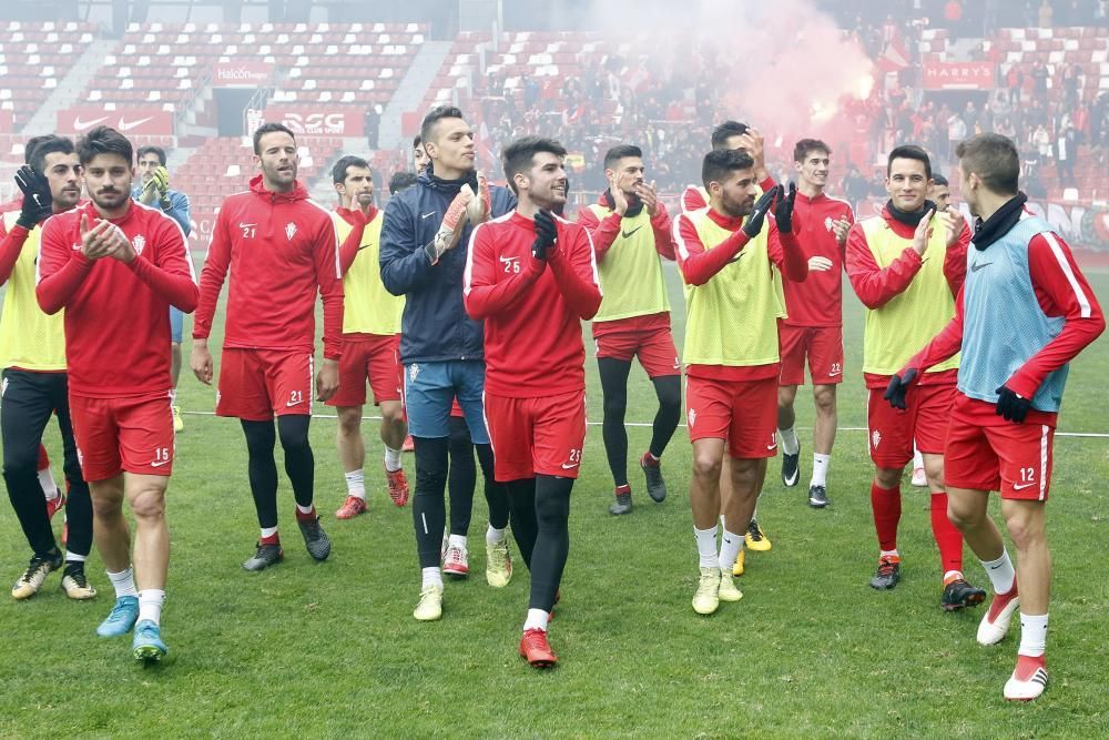 Último entrenamiento del Sporting, en El Molinón, antes del derbi.