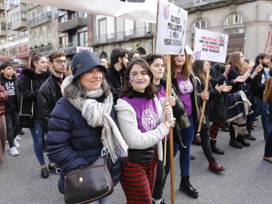 Vigo sale a la calle para clamar contra la violencia machista // R. Grobas