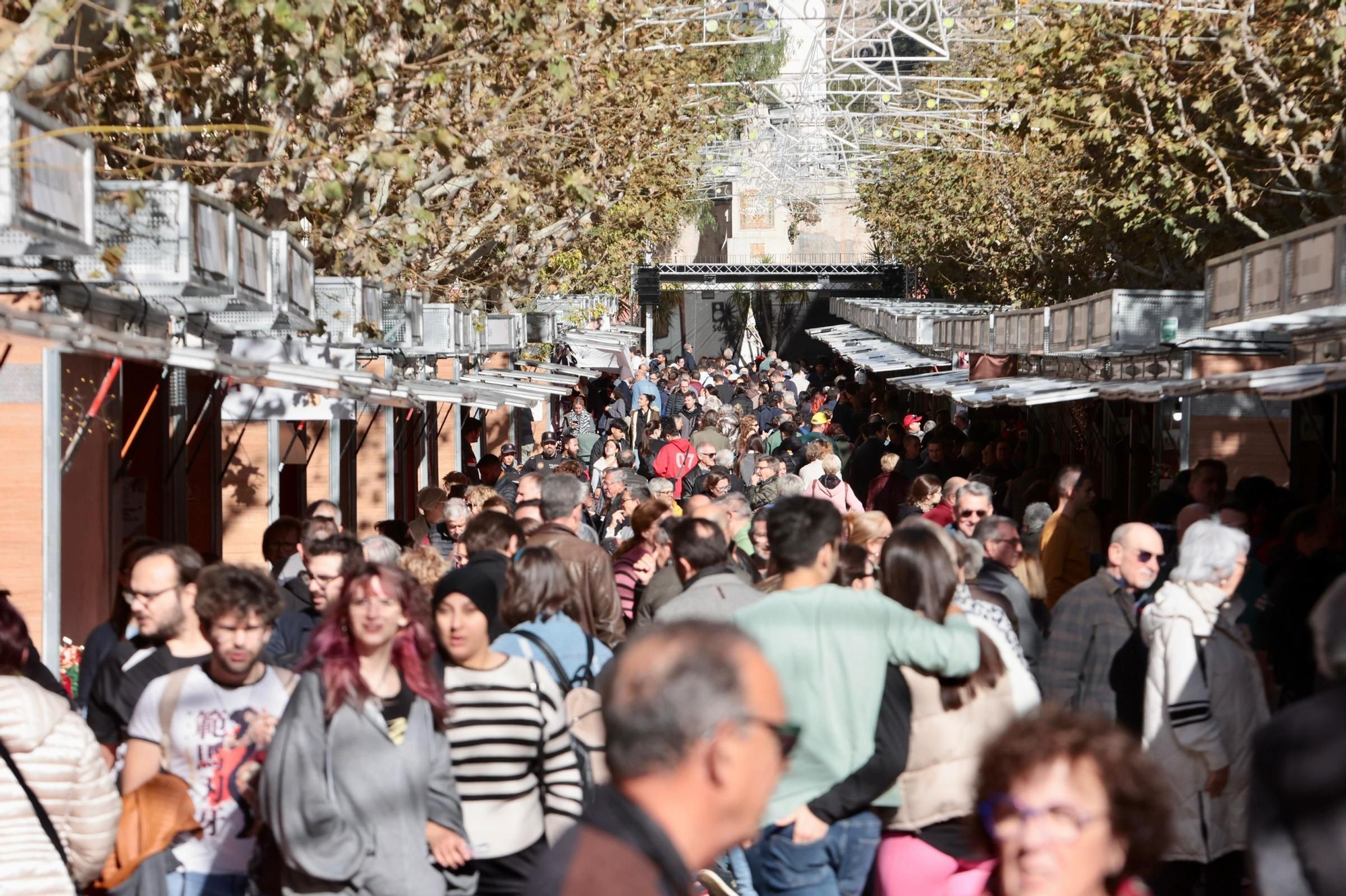 Inaugurada la feria de Navidad de Xixona