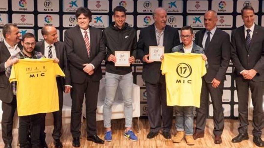 Vicente del Bosque i el jugador de l&#039;Espanyol Marc Roca van ser convidats a la presentació.