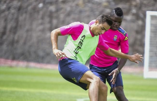 Entrenamiento de la UD Las Palmas en Barranco ...