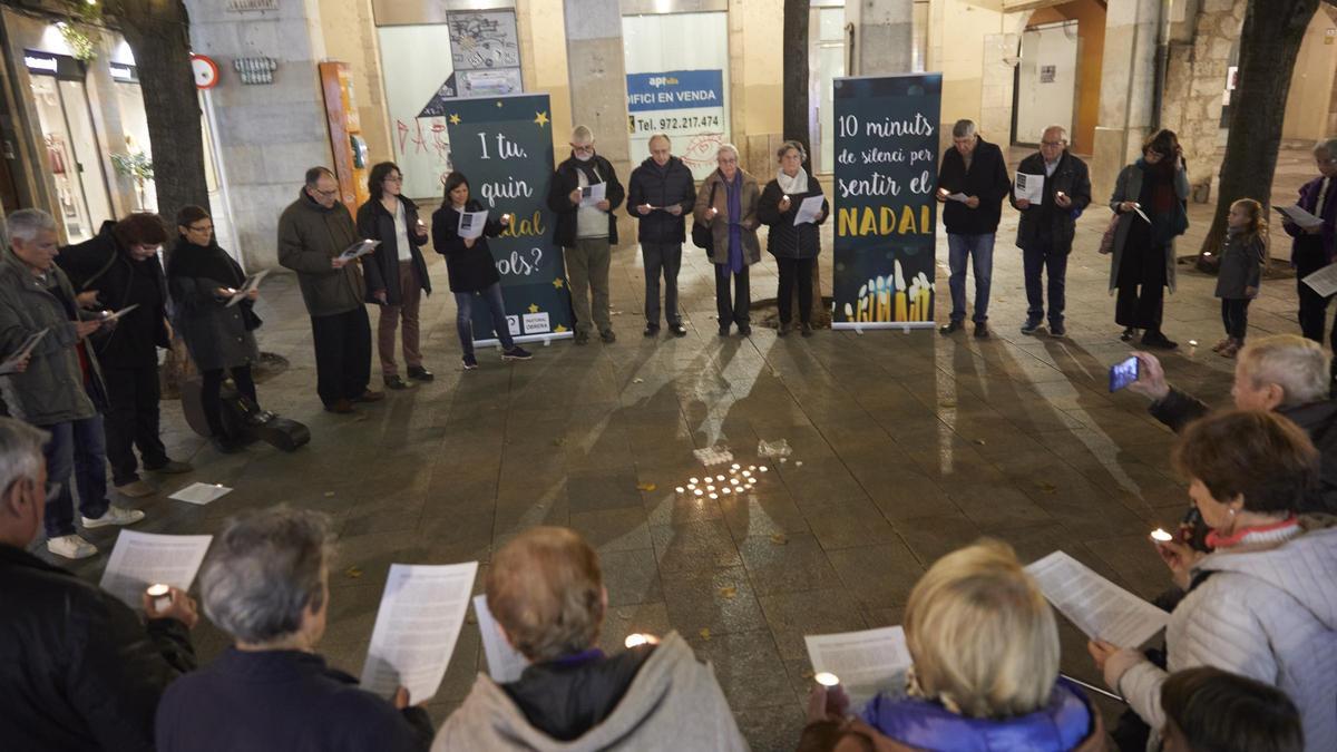 Participants en una de les convocatòries de "10 minuts de silenci per sentir el Nadal"