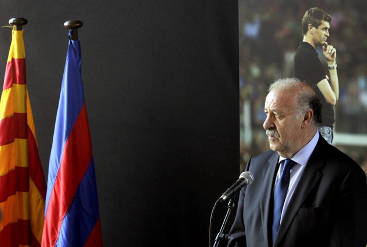 El seleccionador espanyol de futbol, Vicente del Bosque, ha visitat el Camp Nou per rendir homenatge a Tito Vilanova.