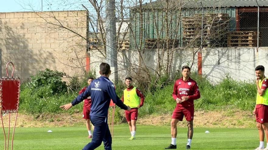 El Extremadura mira al liderato ante el Yeclano