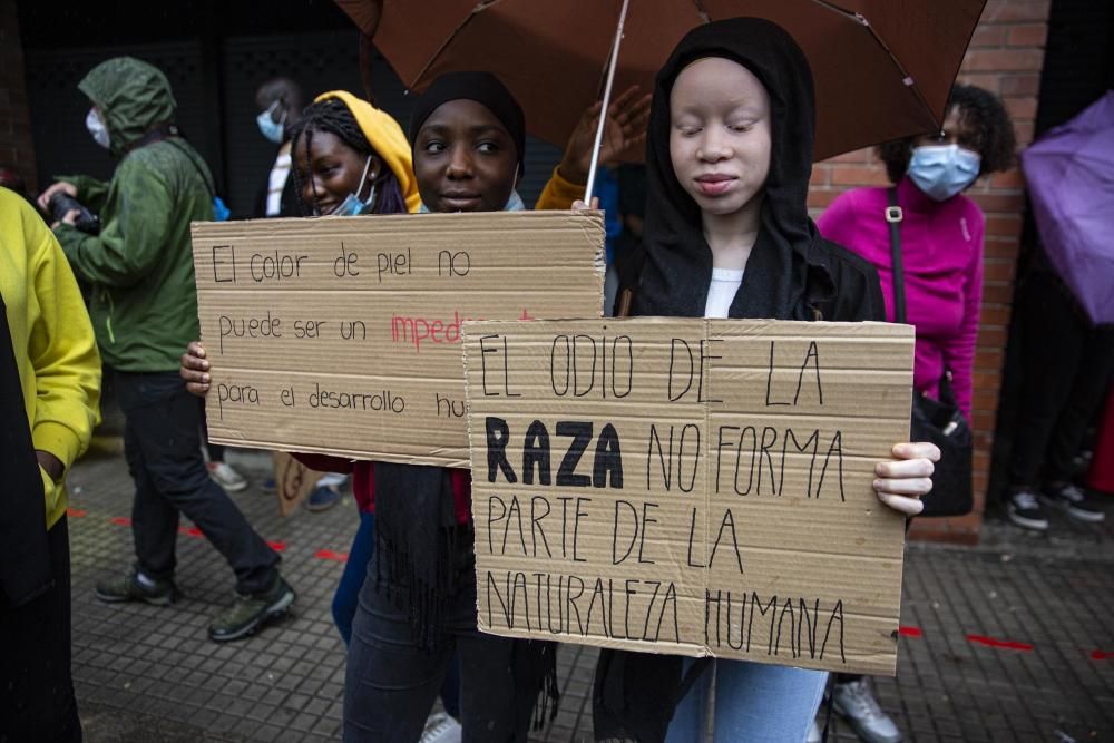 Manifestació contra el racisme a Salt i Girona