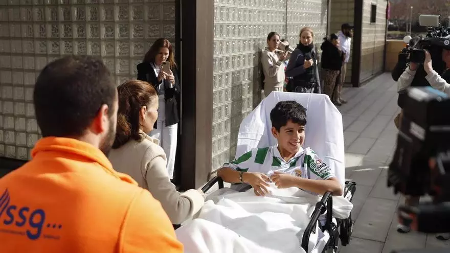 Dos menores que viajaban en el Alvia accidentado abandonan el hospital Reina Sofía