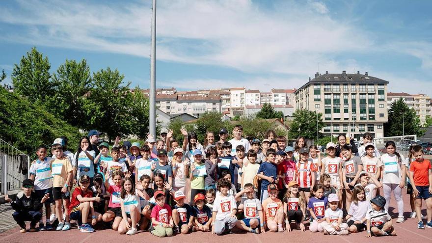 La solidaridad recorre la pista de atletismo del campus de Ourense con la III carrera del CEIP Manuel Sueiro