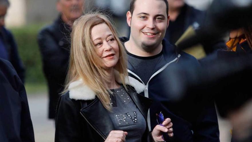 Marta Valle y su hijo David Palacio, a la entrada de los Juzgados el pasado 9 de marzo.