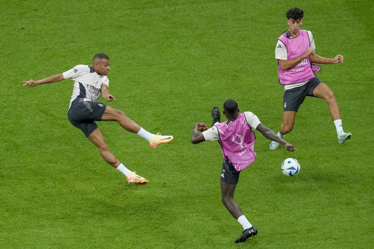 Instante del último entrenamiento del Real Madrid previo a la Supercopa de Europa frente a la Atalanta.