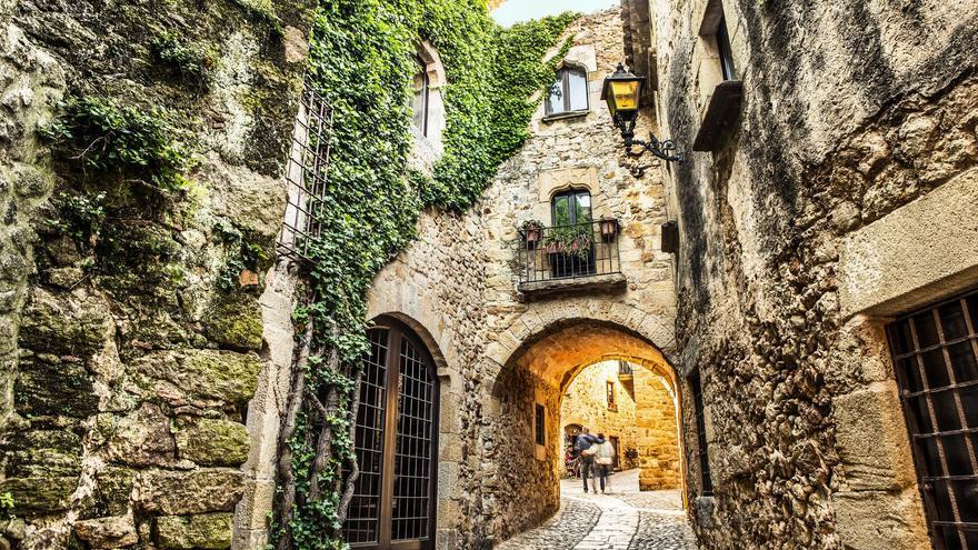 El pueblo medieval que todo el mundo debería visitar en Cataluña: ni Tossa de Mar, ni Besalú