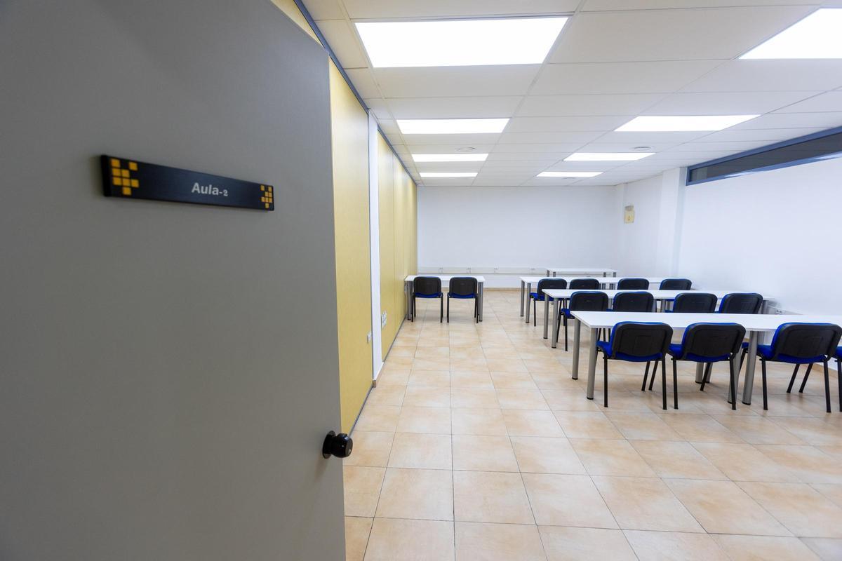 Las aulas están diseñadas  para fomentar el diálogo y la colaboración entre los estudiantes.