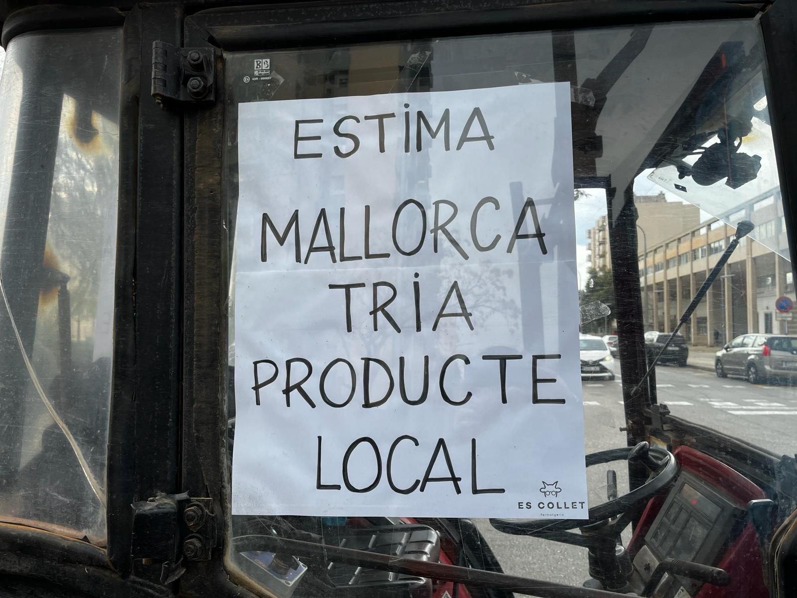 Los mejores carteles de la tractorada en Mallorca