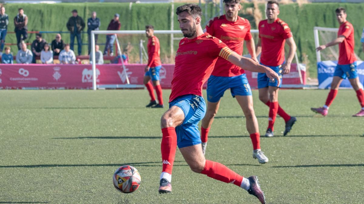 Acción del último partido del Atlético Saguntino.