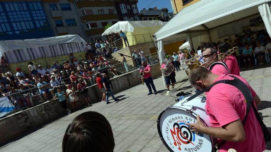 Momento del concurso de charangas de ayer.