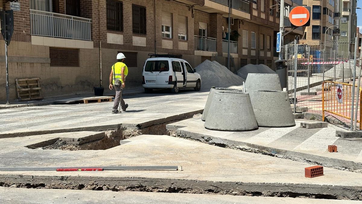 Trabajos de canalización en la zona de Roger de Lluria de El Campello