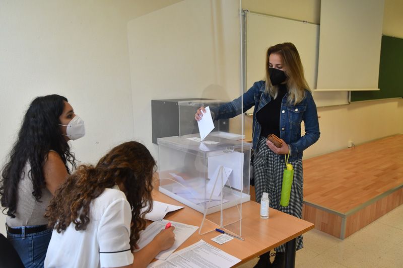 Votación presencial para la elección de Rector