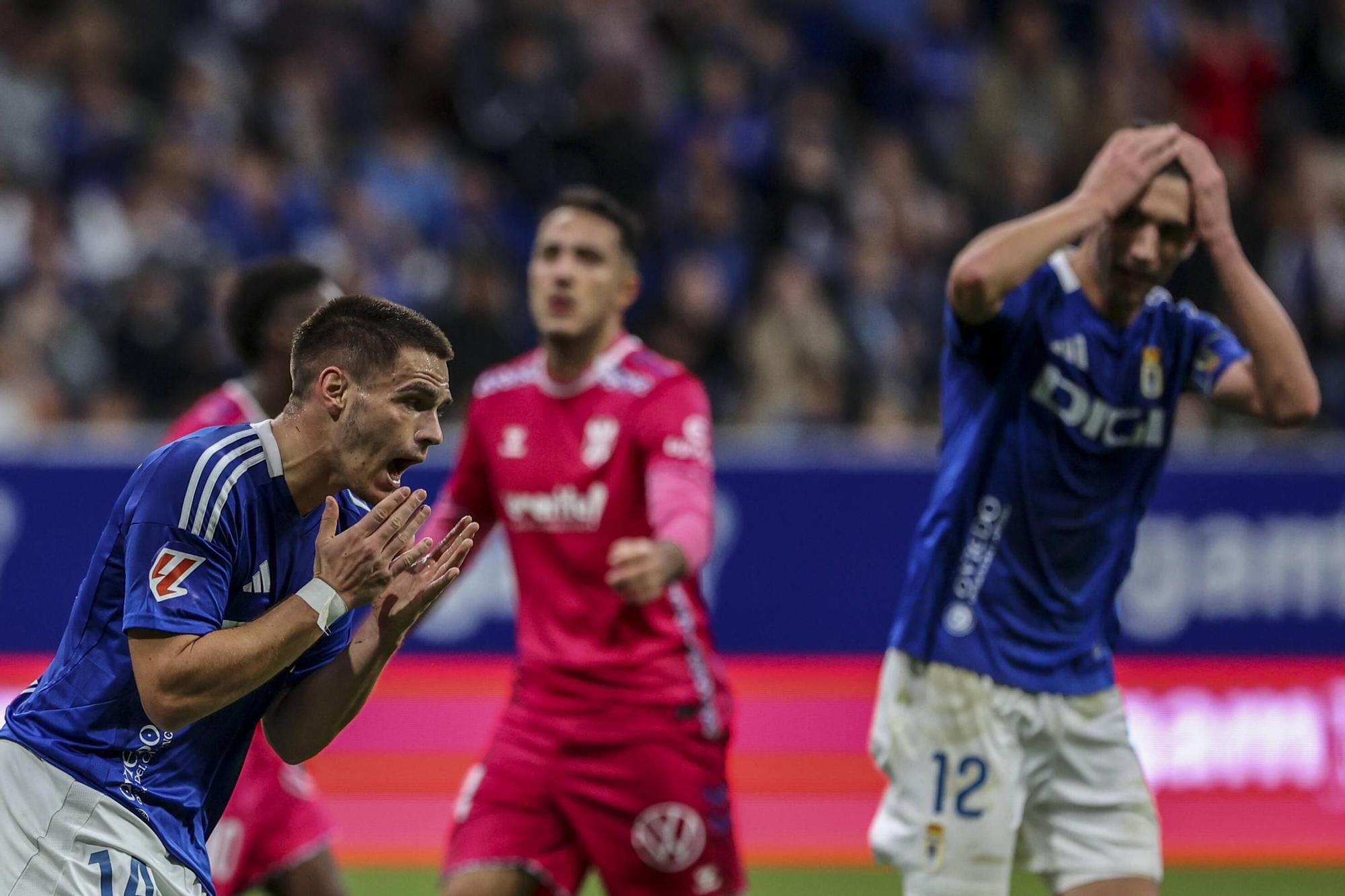 EN IMÁGENES: así fue el encuentro entre el Oviedo y el Tenerife
