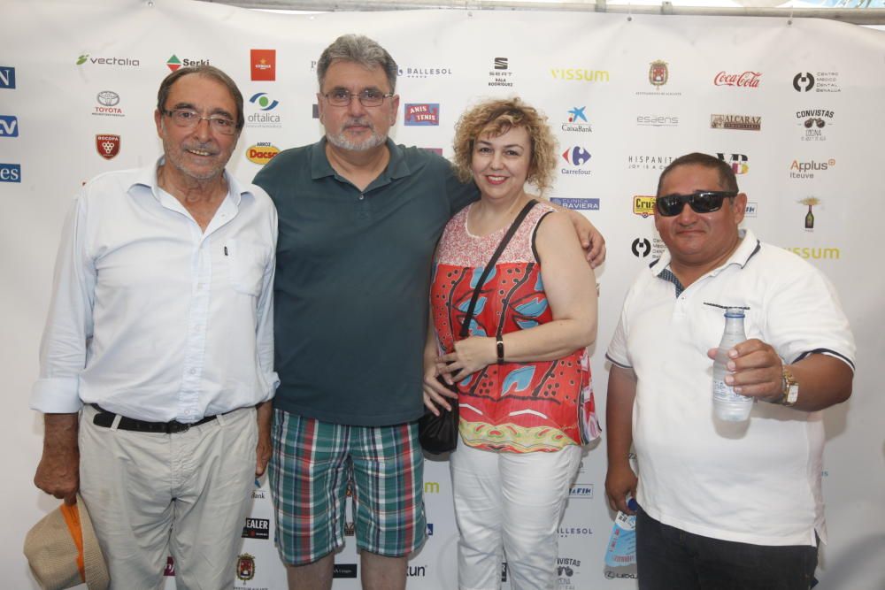 El exsenador socialista Ángel Franco; Manuel Penalva, primer teniente de alcalde de Crevillent, junto a su esposa Natividad Sanz; y Ricardo Picó, secretario de emigración del PSOE.