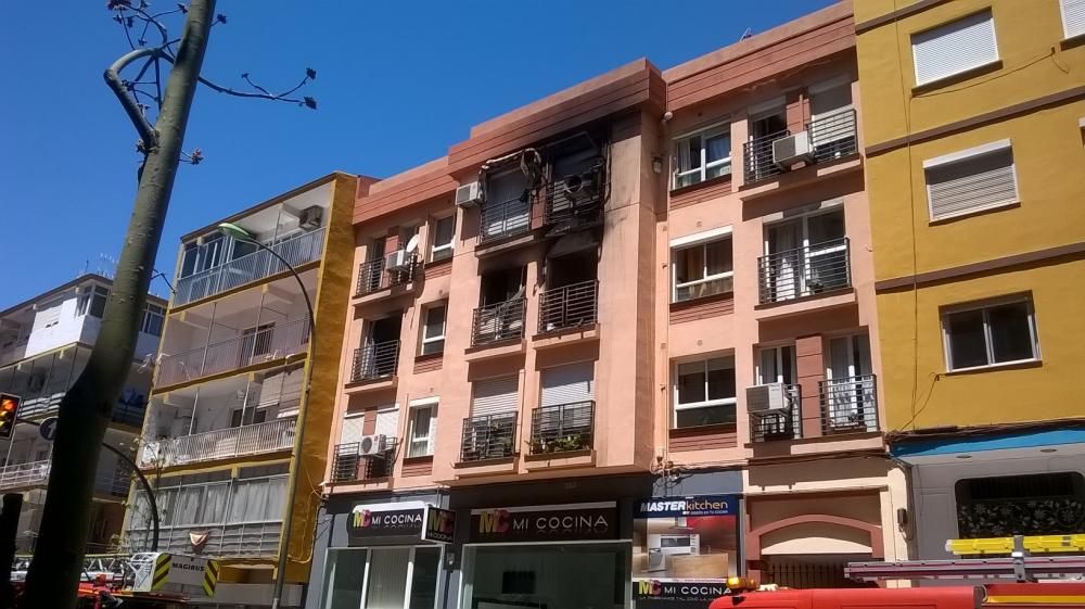 El fuego calcina un edificio de Héroe de Sostoa