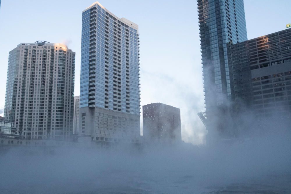 Imatges de la ciutat de Chicago, afectada pel vòrtex polar