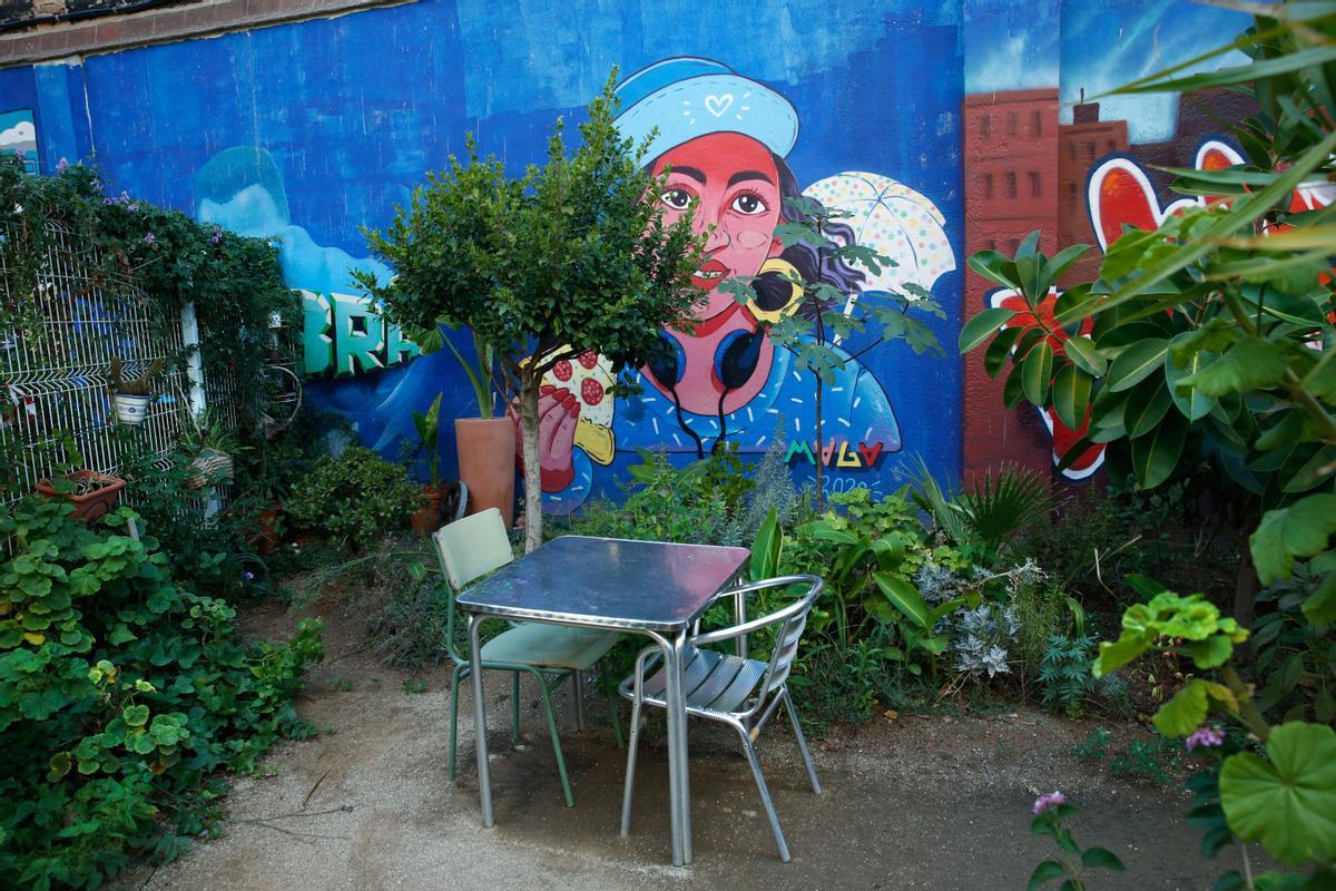 Espai Nur, pequeño jardin en el cruce de Calàbria con Consell de Cent, gestionado por los vecinos