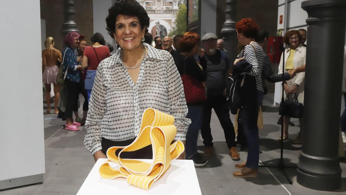 La ganadora del Premio Cerco de cerámica contemporánea.