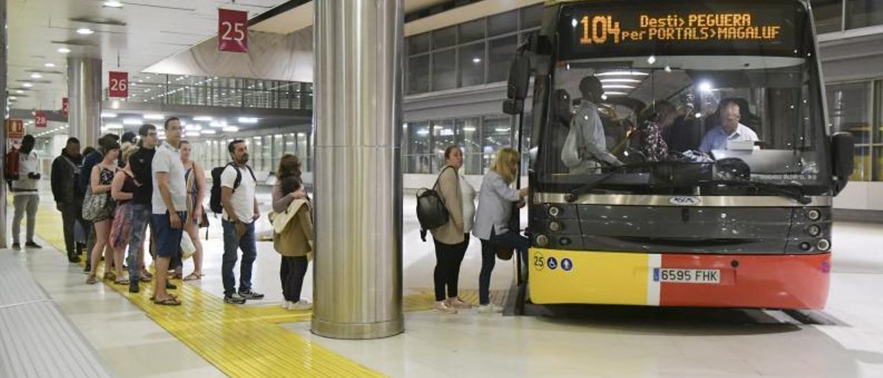 Los autobuses interurbanos registran la apreciable reactivación en el número de usuarios.