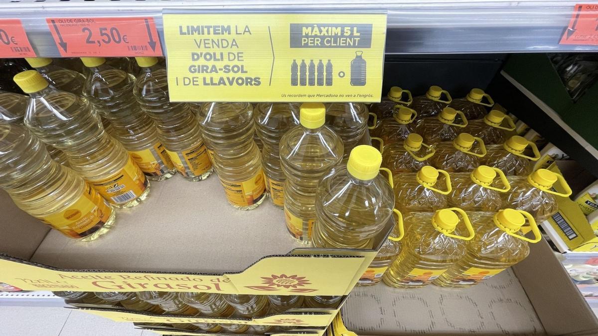 Advertencia de restricción de aceite de girasol en un súper.