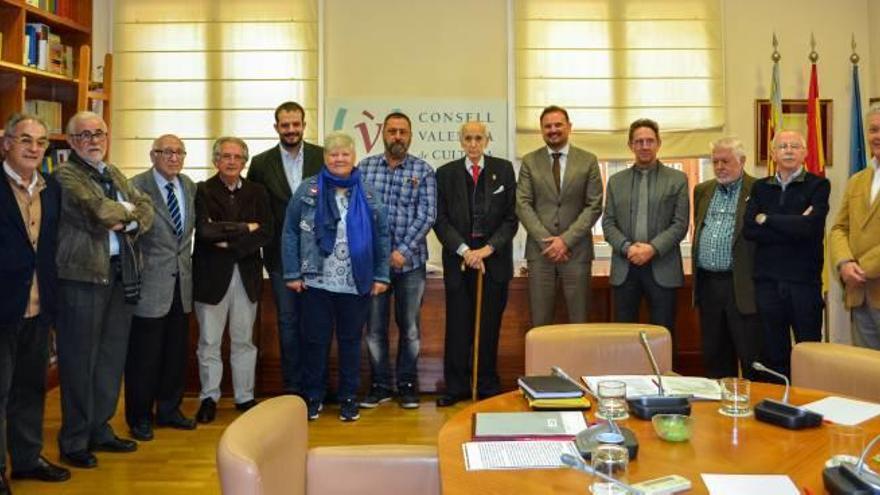 Los representantes municipales junto a los del Consell Valencià de Cultura.