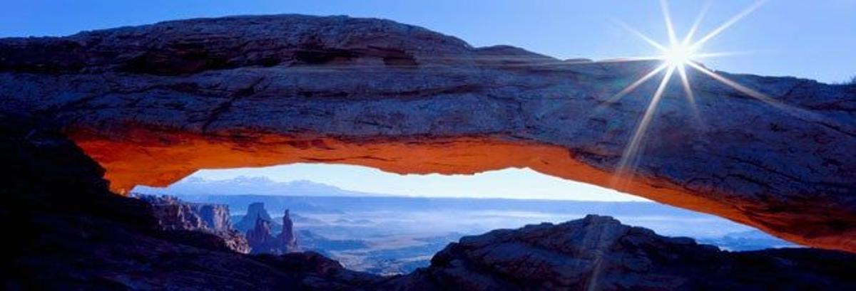 Arco Mesa en el Parque Nacional Tierra de Cañones, Utah  (EE.UU.)