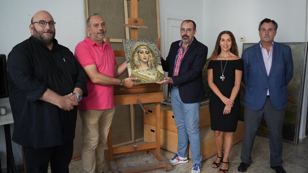 Acto de entrega del cuadro donado a la hermandad de la Paz.