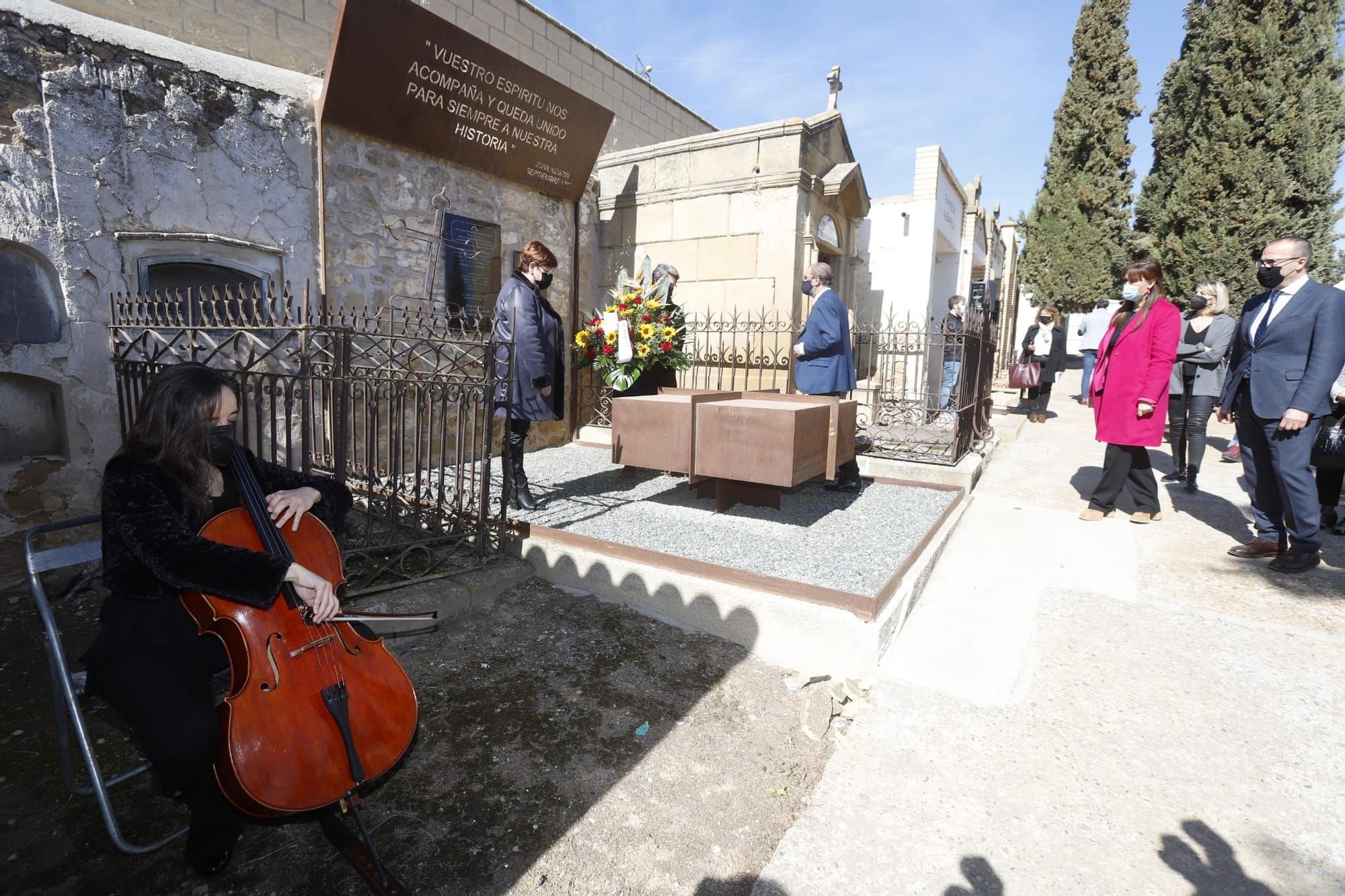 Visita de Lambán, Repollés y Faci a Caspe con motivo del Día de la Memoria Democrática