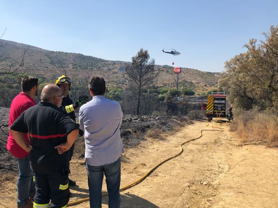 Un incendio en Torremolinos corta la A-7 y colapsa la MA-20