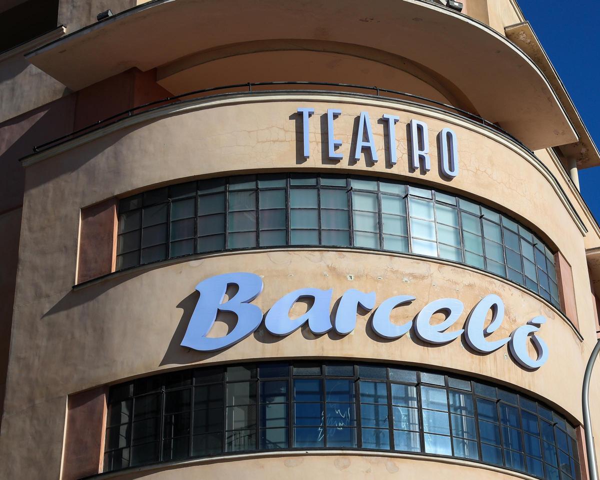 Fachada del Teatro Barceló.