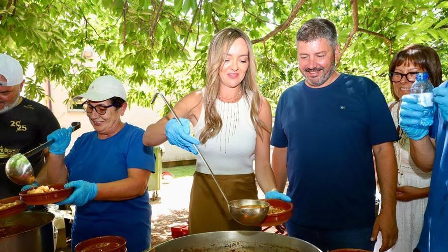 Outes se vuelca con Adisbismur en la IV Festa dos Callos Solidaria