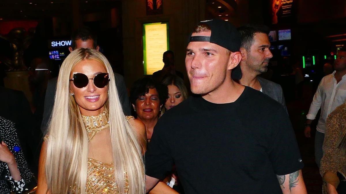 lmmarco44499206 paris hilton and fiance chris zylka in las vegas181120163225