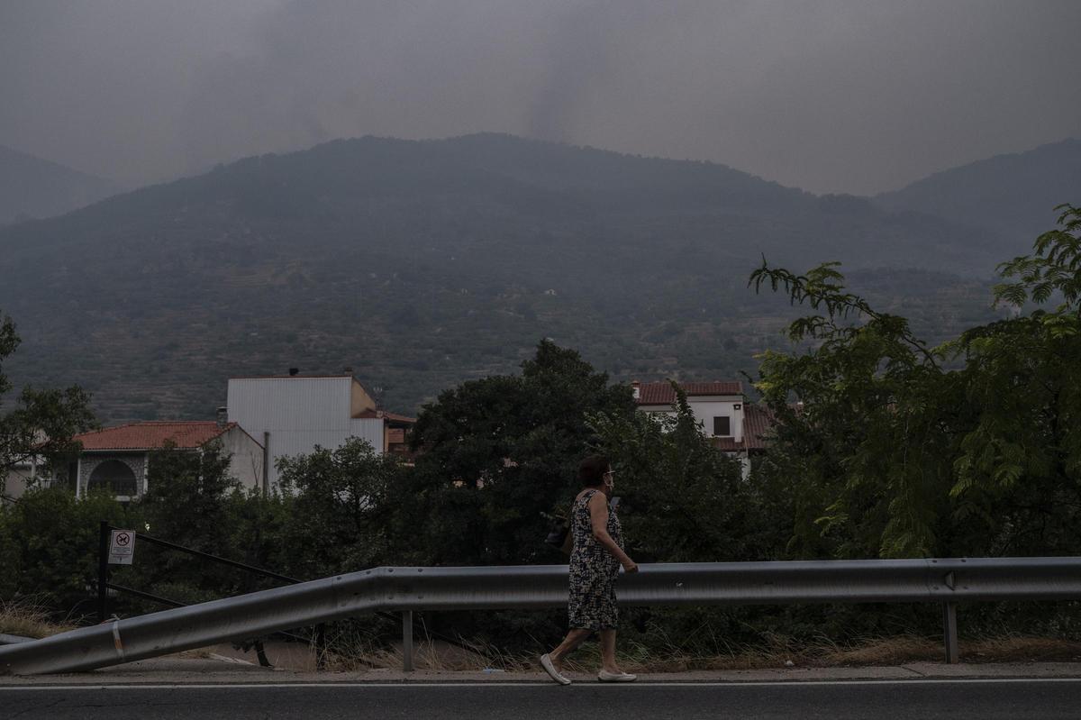 Fotogalería | Séptimo día del fuego de Jarilla, desde diferentes zonas: la vida en los pueblos, el ambiente y las llamas