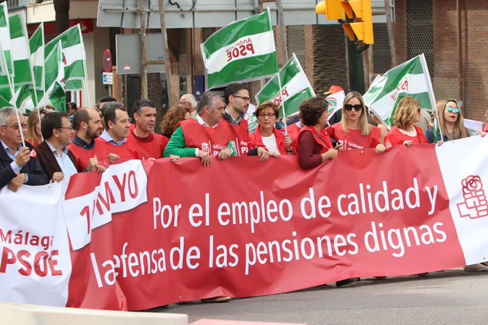 Miles de personas participan en la marcha convocada por los sindicatos para este martes, Día Internacional del Trabajo