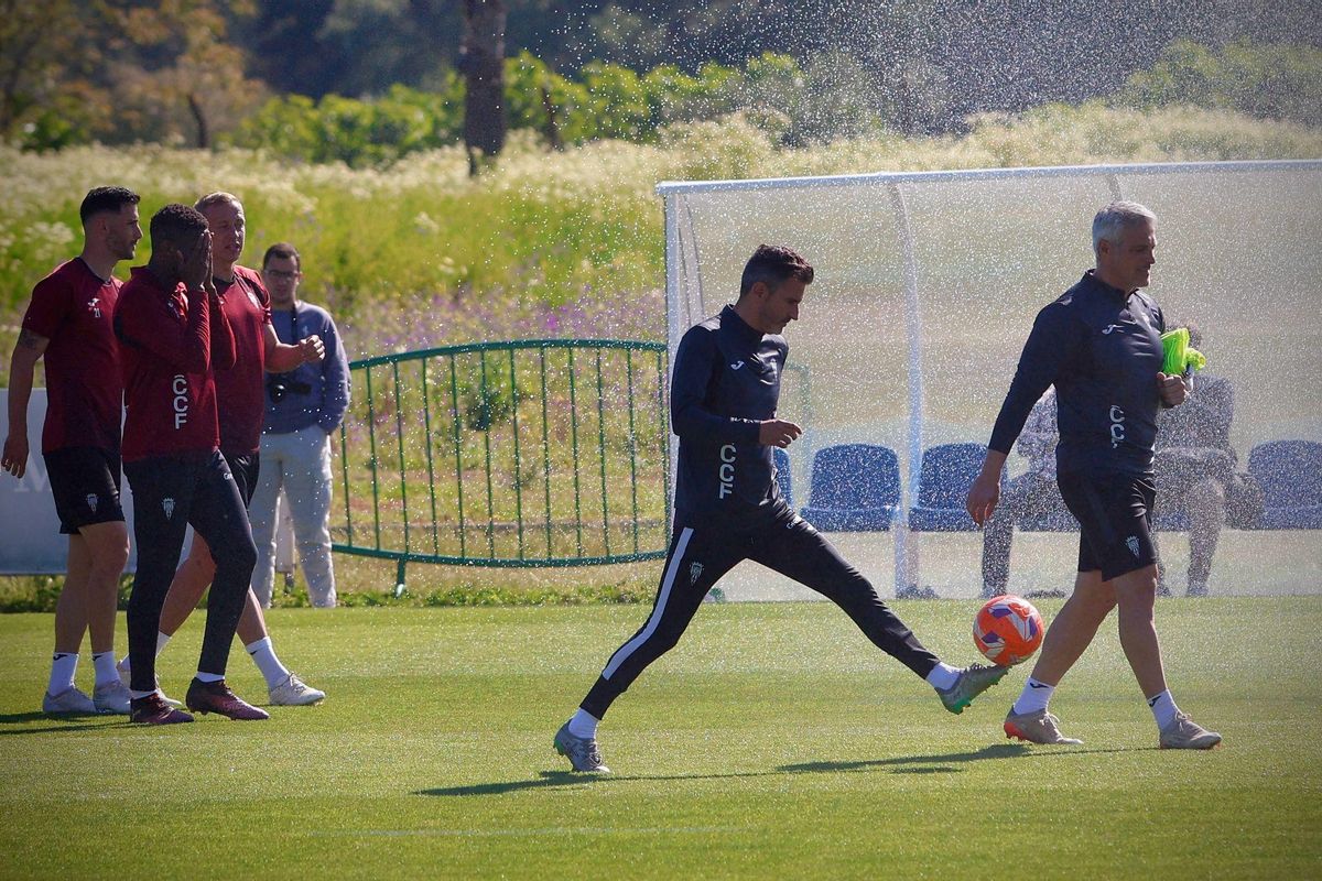 El Córdoba CF busca un triunfo para volver a ilusionar ante un Eldense que lucha por sobrevivir